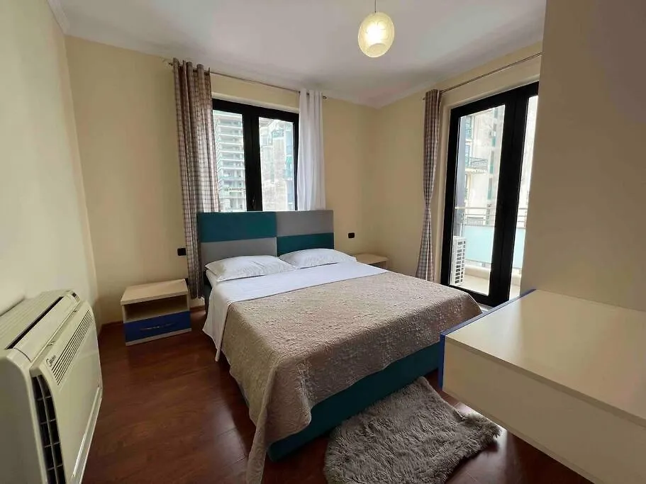 Double Room Central Apartment With Balcony Τίρανα