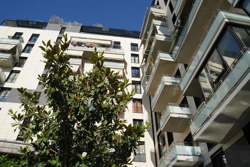 Double Room Central Apartment With Balcony Τίρανα