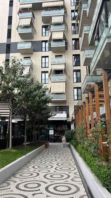 Double Room Central Apartment With Balcony Τίρανα